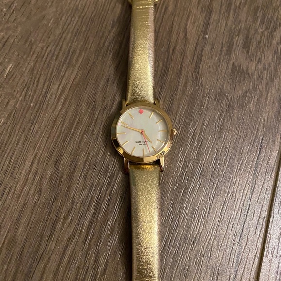 kate spade watch needs a new battery - Picture 1 of 1